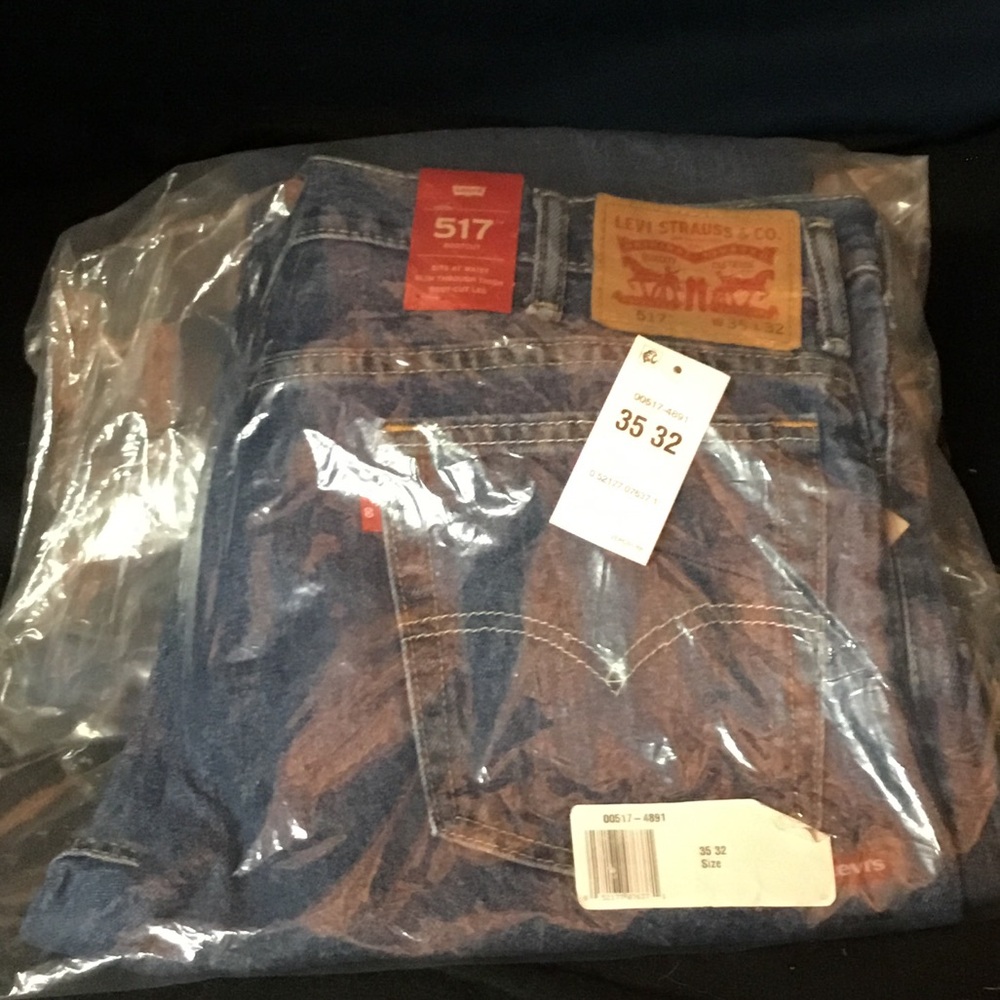 Levi's 517 Bootcut Men's Jeans - Dark Blue Denim. In bag with tags 35 x 32